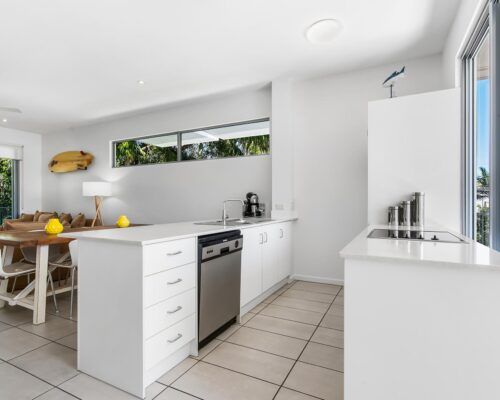 Sunshine-Coast-Metzo-Noosa-1-n-2-bed-2-bathroom-apt-(18)